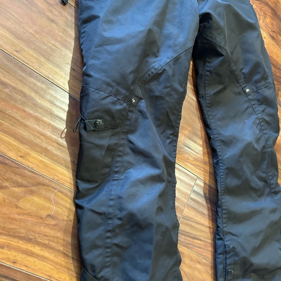 Women's Black Cargo Pants Snow or Ski Pants, Small, Ocean & Earth brand - Picture 3 of 13